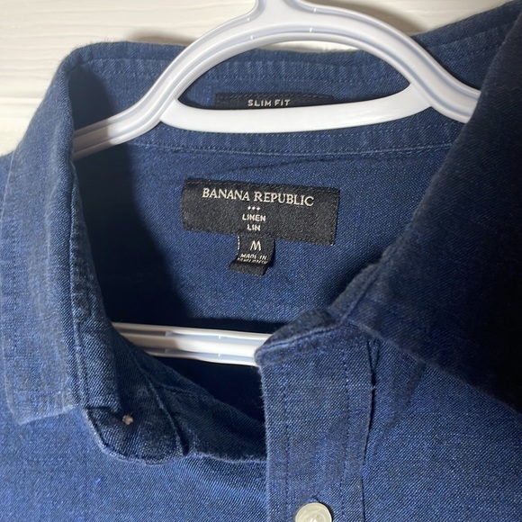 Men’s Linen Banana Republic Button Up - Picture 2 of 3